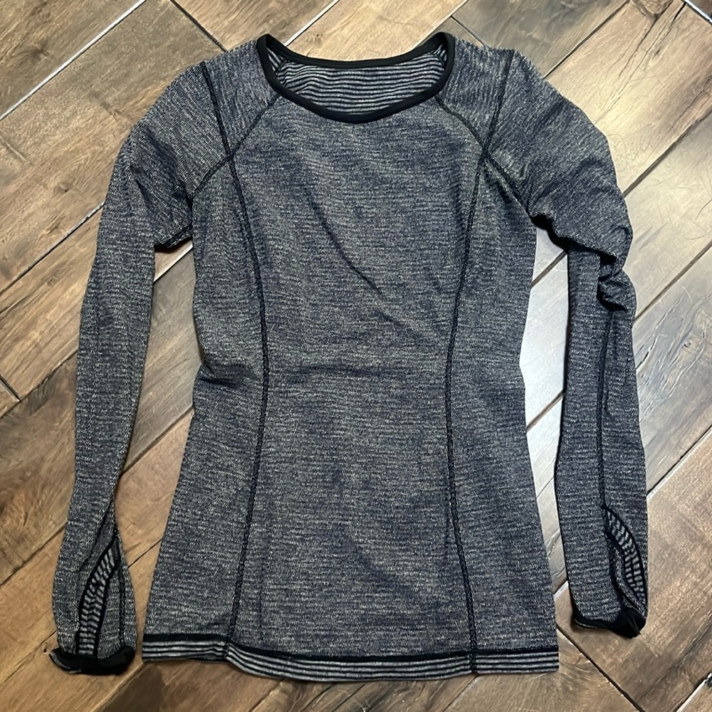 Lululemon reversible run turn around long sleeve
